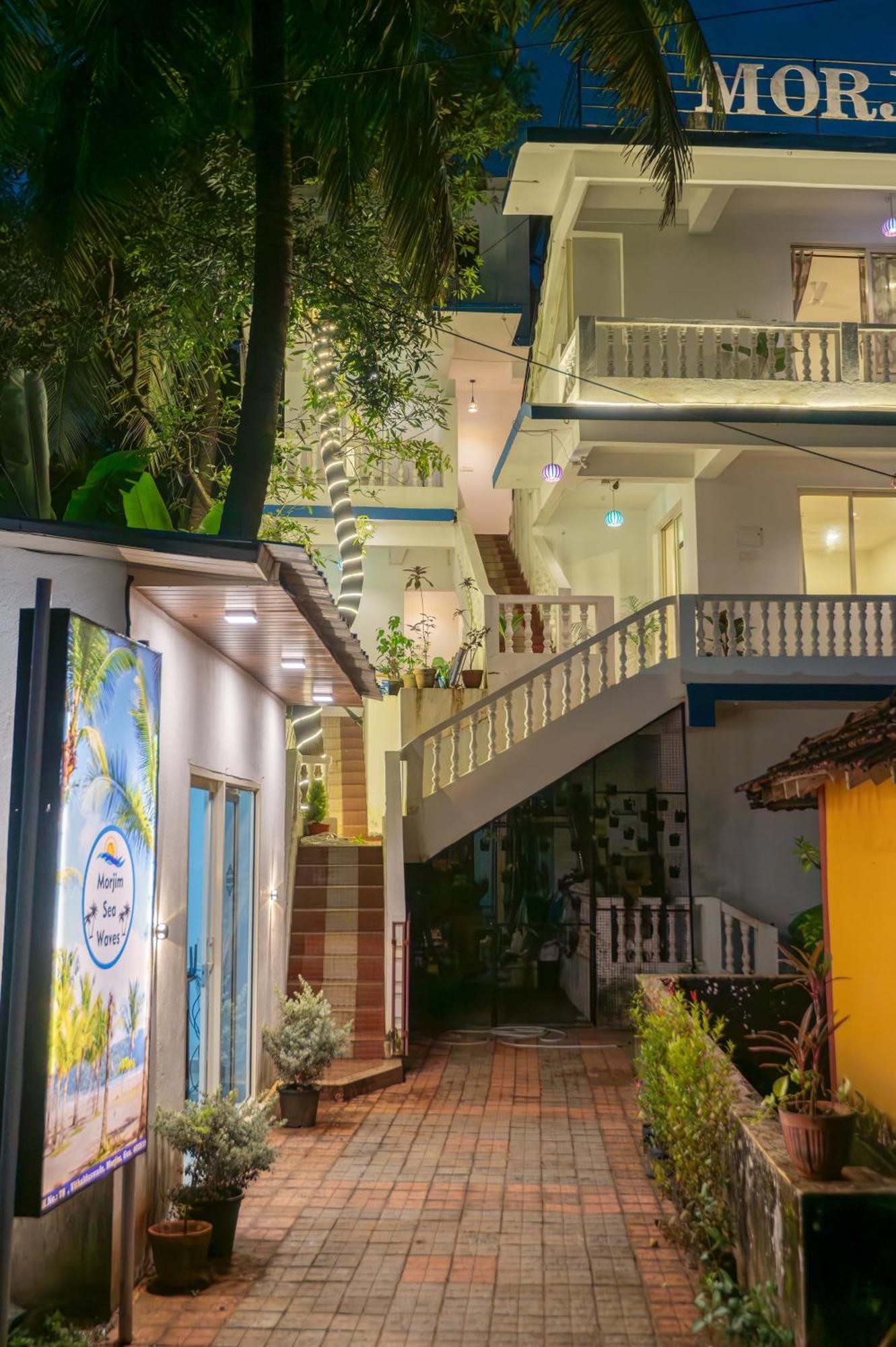 Morjim Sea Waves-Beach Front Hotel Εξωτερικό φωτογραφία