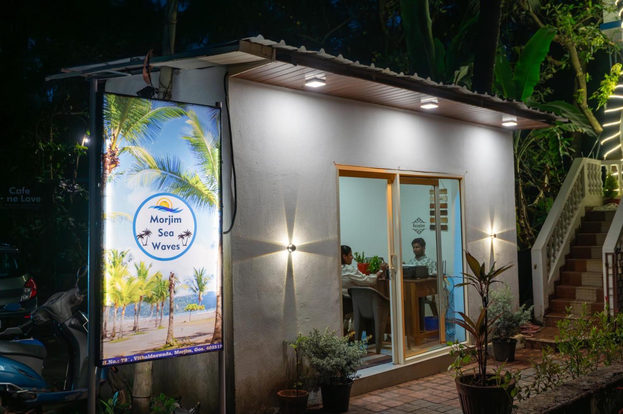 Morjim Sea Waves-Beach Front Hotel Εξωτερικό φωτογραφία
